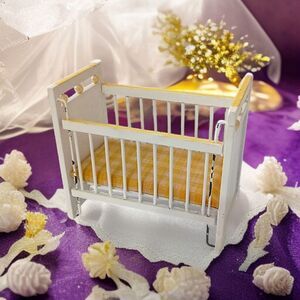 Concord Miniatures Baby Crib Yellow White Vintage 70s Wood Cottage Farmhouse‎